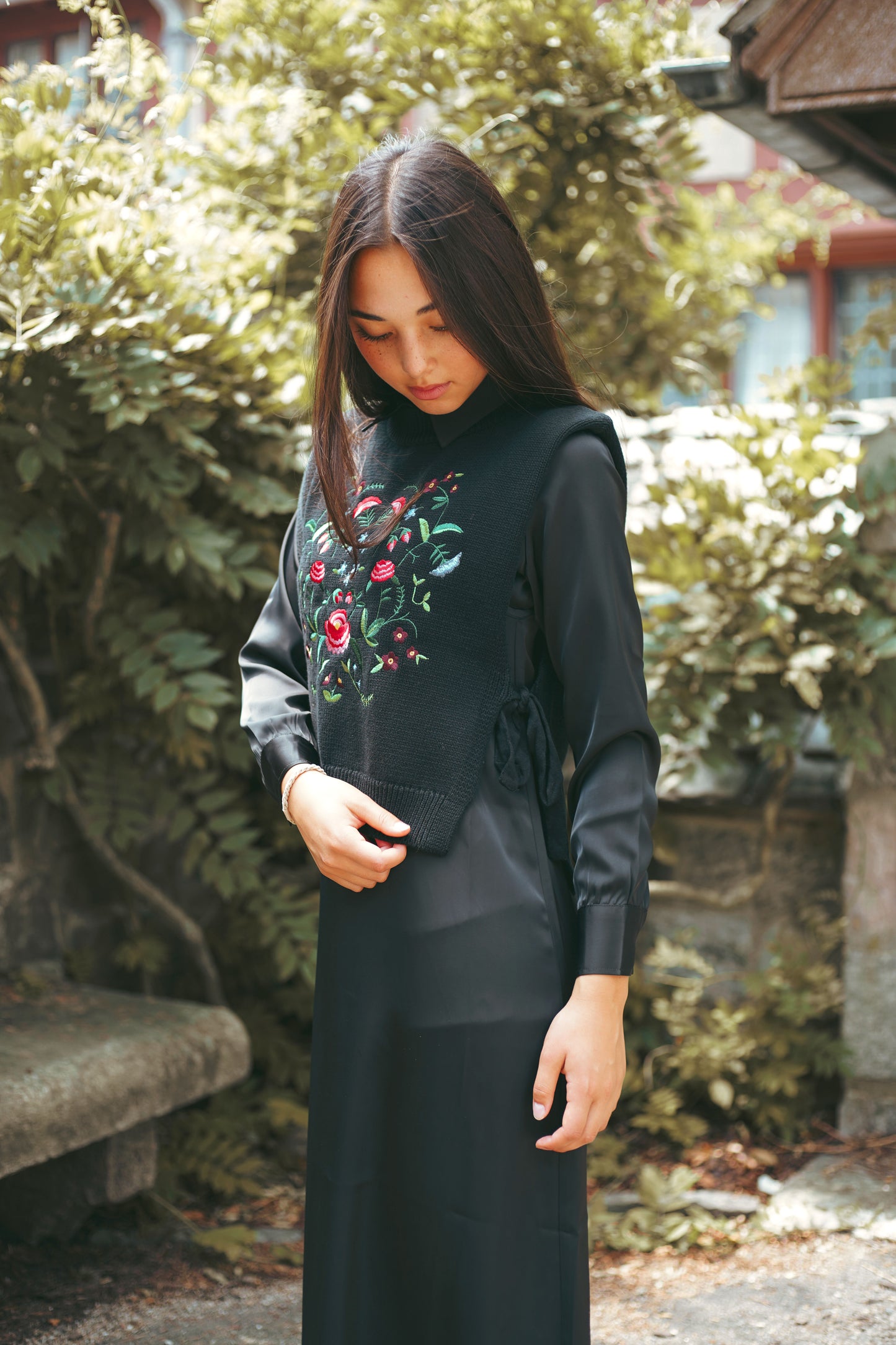 Embroidered Knit Vest